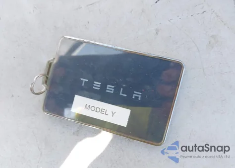 2021 Tesla Model Y Performance Dual Motor All-Wheel Drive/Standard Range Rear-Wheel Drive z USA, uszkodzony, nr VIN 5YJYGAEDXMF177078